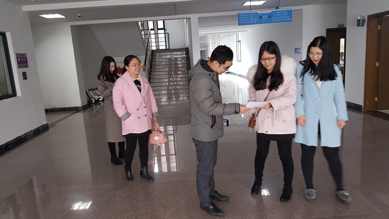 2018-2-26-新学期课堂一派生机盎然-betway西汉姆联开学查课纪实 (1)_副本.jpg