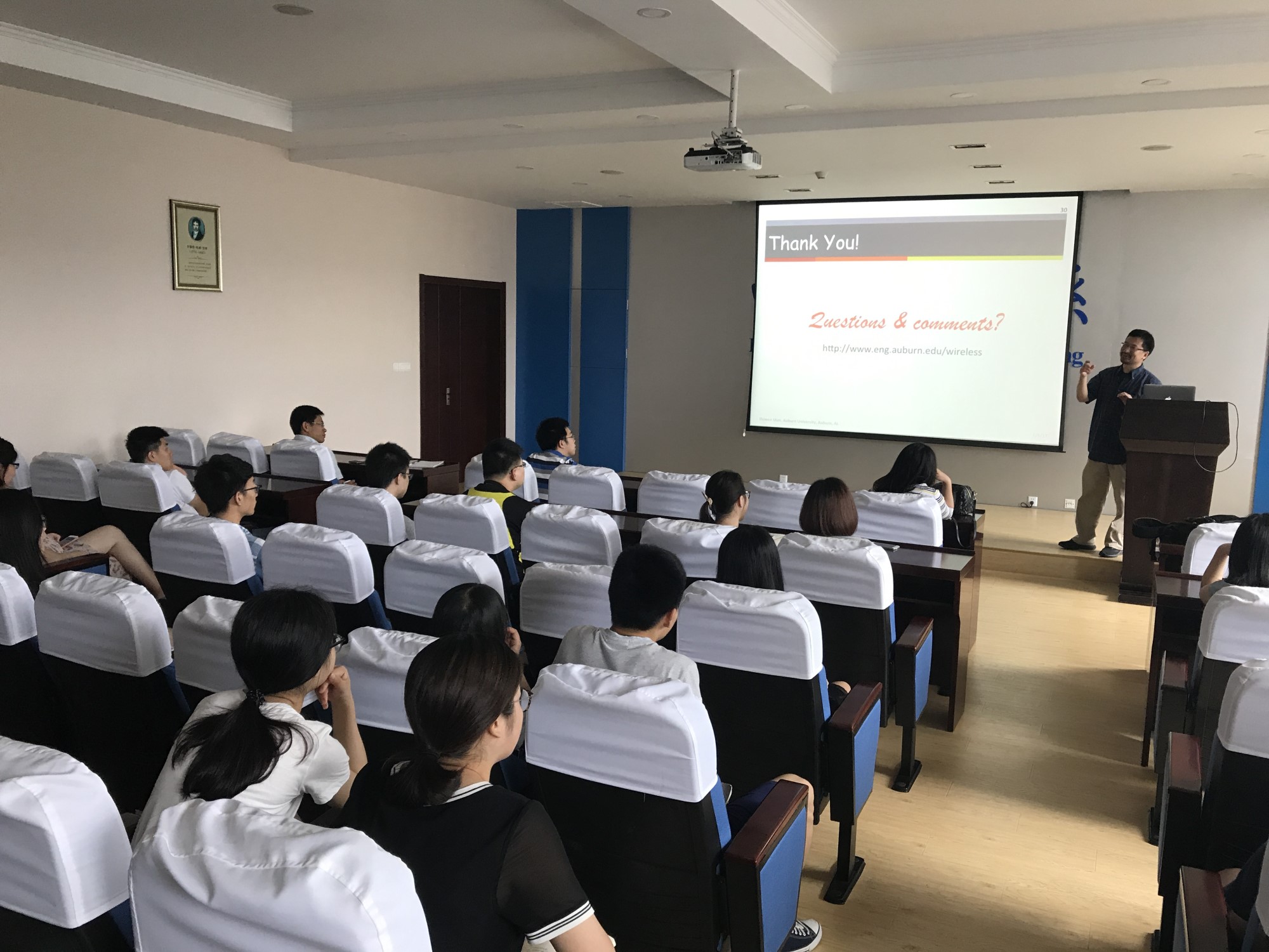 1. Mao教授报告后与师生交流_副本.jpg